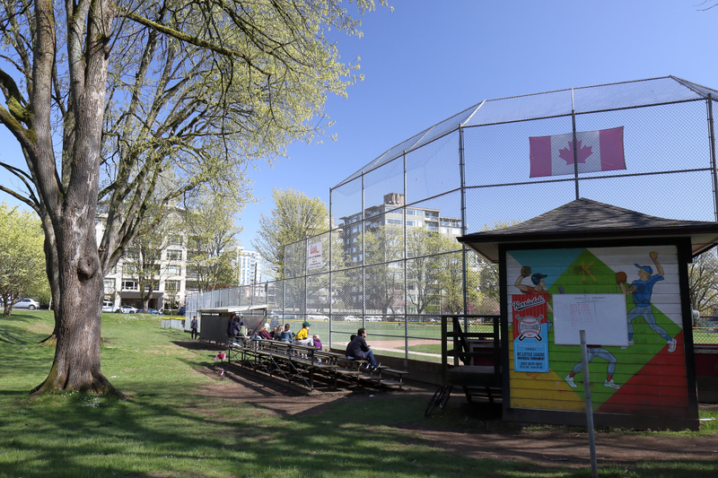 Illustration for article titled Pics from the Curbside: 2018-04-22 to Kerrisdale